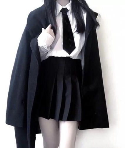 《豪门大美人被反派全家读心后》作者：栀澜